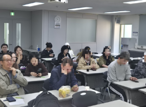 25.10.23 하반기 간담회를 진행하였습니다.25년 진행 된 사업단 활동, 교육 등에 대해 평가하고,26년 청소사업단 운영 방향에 대해 논의하는 유익한 시간이였습니다.심도 있는 회의를 마치고 어촌마을에서 다같이 식사하며 즐거운 시간을 보냈습니다.간담회 + 2회기 교육까지 함께 진행하여 아주 알차게 하루 보냈습니다.^^