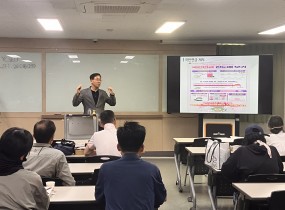 &nbsp;지난 5월 18일(월), 오후 2시~4시에 신월센터에서&nbsp;대상증후군 예방과 생활습관개선 소양 교육을 진행했습니다.&nbsp;이번교육은 국민연금공단에서 전문강사가 파견되어 국민연금제도와 더불어고혈압, 고지혈증, 당뇨 예방과 식습관에 대해 알아보고일상생활에 쉽게 적용 할 수 있는 방법을 배웠습니다.&nbsp;