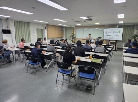 공공자전거사업단에서 지난 6월 10일 직무교육을 개최했습니다.교육에는 공공자전거사업단 참여자 17명 전원이 참석한 가운데 진행됐으며,방치자전거 현장실무교육과 교통보행안전교육 등 알찬 강의로 구성돼 진행됐습니다.&nbsp;