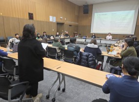 서울시와 녹색서울시민위원회에서 종량제 시행 30주년 정책 포럼을 5회에 걸쳐 주관하였고&nbsp;그 마무리로 2026년 2월 12일 서울시청 서소문청사에서 간담회가 있었습니다.저희 센터도 센터장과 실무자가 서울지역자활센터협회의 일원으로 참가했습니다.환경 보호과 자원 순환을 위한 하나된 마음으로정책에 대한 평가의 시간이기 보다는,자원 순환을 위해 우리가 더 실천할 수 있는방향을 찾는 시간이었습니다.재활용 사업단은 우리 이웃이 기부해주신 물품을저렴한 가격에 판매하는 자원 재사용 가게입니다.우리동네 알뜰가게 신월,오솔길,목사랑점에서 구입하실 수 있습니다.