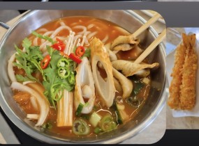 외식사업단 이린찌개에서 추운 겨울을 따뜻하게 보낼 수 있는 시즌메뉴 만두전골과 김치우동을 출시했습니다.