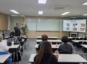 &nbsp;4월23일 재활용사업단은&nbsp;지역사회의 자원순환 거점으로 도약하기 위한 직무 교육을 진행하였습니다.이번 교육은 단순히 물건을 판매하는 공간을 넘어,&nbsp;기부 물품의 가치를 재발견하고 지역 주민과 마음을 나누는&nbsp;전문성을 강화하는 데 초점을 맞췄습니다.우리동네 알뜰가게는&nbsp;이번 교육을 통해 배우고 익힌 역량을 바탕으로,주민 여러분께 더욱 신뢰받는 자원순환의 허브가 되겠습니다.변화된 모습으로 찾아뵐 우리동네 알뜰가게에&nbsp;앞으로도 많은 관심과 방문 부탁드립니다!